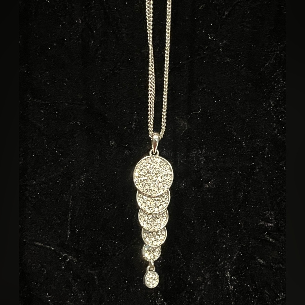 Rhinestone pendant necklace